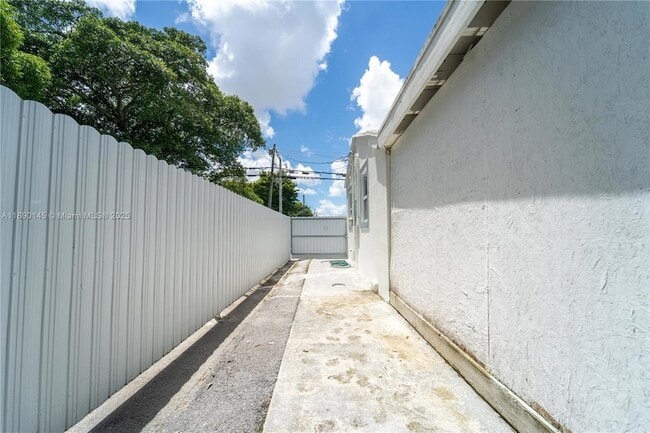 Building Photo - 5725 NW 24th Ave