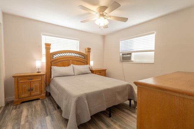 Building Photo - 714 S Arnold Ave