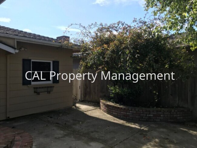 Building Photo - South Salinas 3 Bedroom, 2 Bath Home