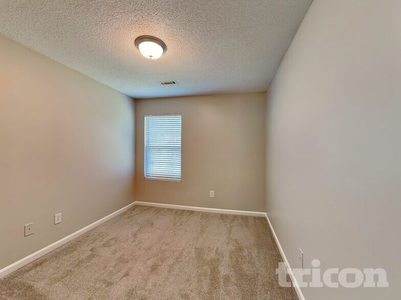 Building Photo - 4872 Sierra Way