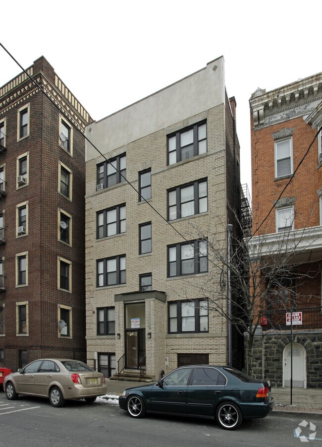 Exterior - 1716 Summit Ave