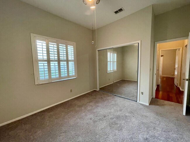 Building Photo - 3 Bedroom 2 Bath Home in Pebble Creek Comm...