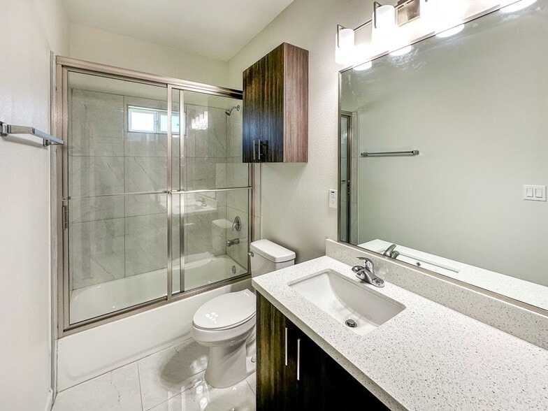 Building Photo - 1413 N Inspiration Blvd