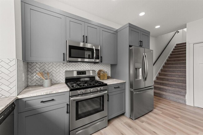 Building Photo - Brand New 2 Bed, 2 Bath Townhouse w/ a View!