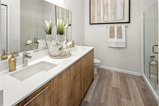 Building Photo - 5256 International Dr