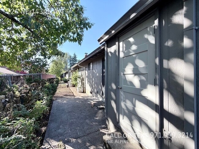 Building Photo - 224 NE 143rd Ave