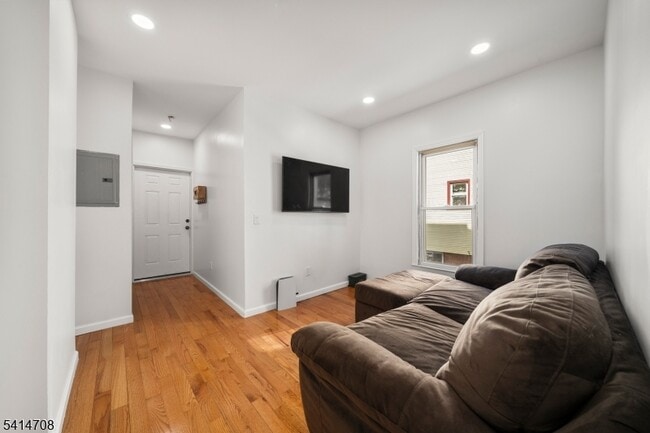 Building Photo - 31 Park Ave