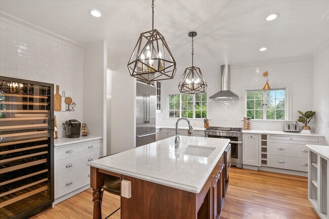 Building Photo - "Luxurious 5-Bedroom Spokane Retreat with Pool, Guest Suite, and Stunning Finishes!"