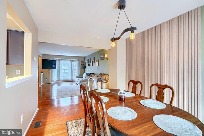 Building Photo - 215 Gracecroft Ct