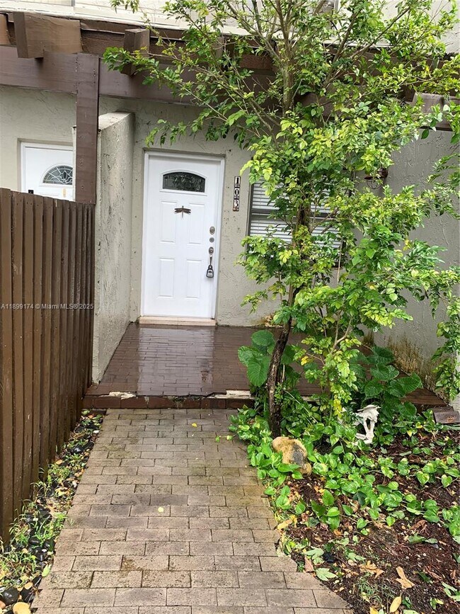 Building Photo - 10010 NW 9th St Cir