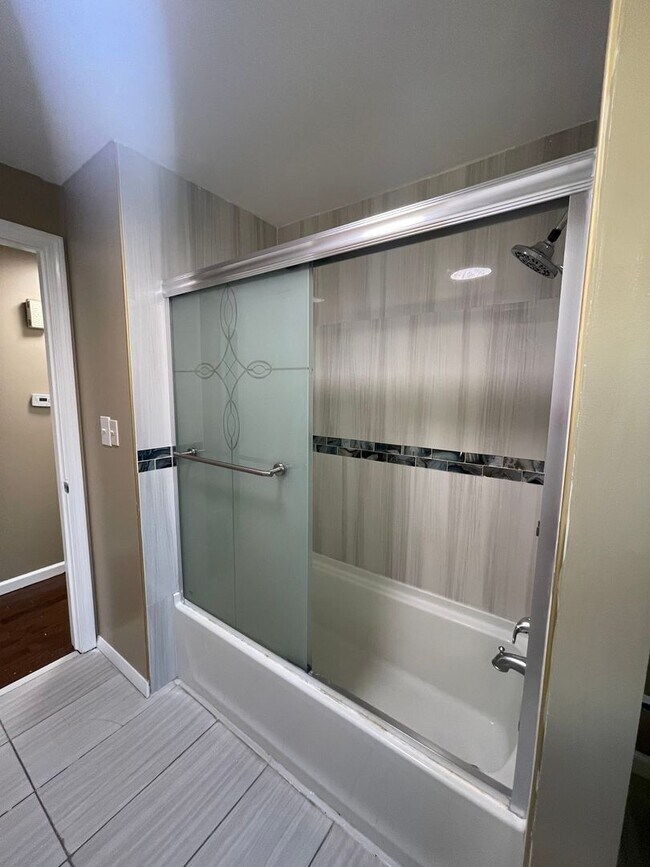 Building Photo - 498 Addison Rd