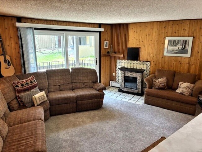Building Photo - 1105 Ski Hill Rd