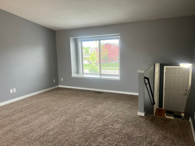 Building Photo - 5211 Castleview Dr NW