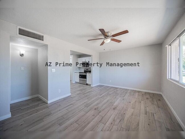 Building Photo - 452 S Mulberry