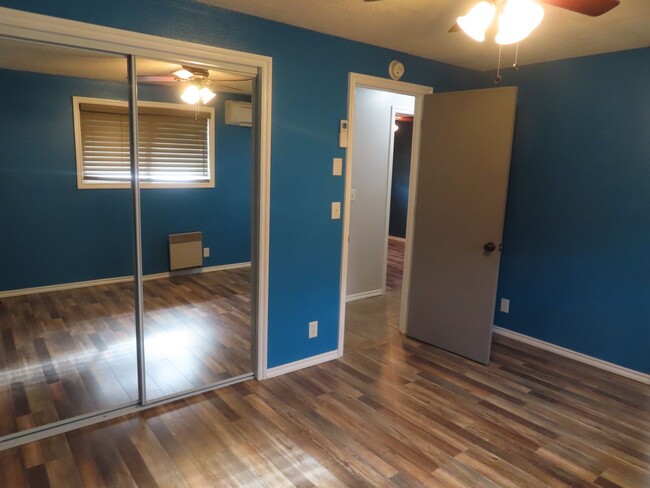 Building Photo - Remodeled 3 Bed/ 1 Bath Avaiable Now in th...