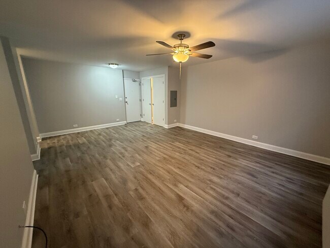 Building Photo - 744 W Gordon Terrace