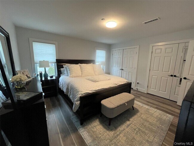 Building Photo - 195 Park Ave