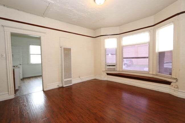 Building Photo - 3907 Chestnut St
