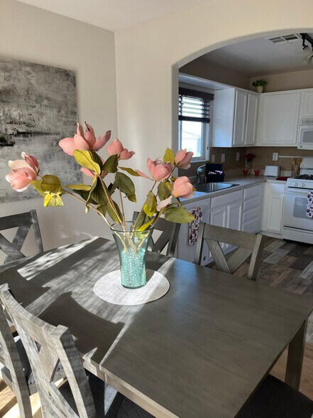 Building Photo - 10484 Beautiful Fruit St