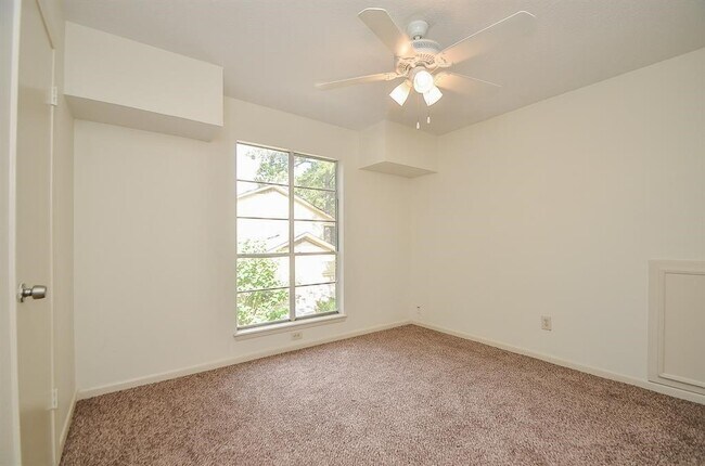 Building Photo - 4811 Wind Chimes Dr