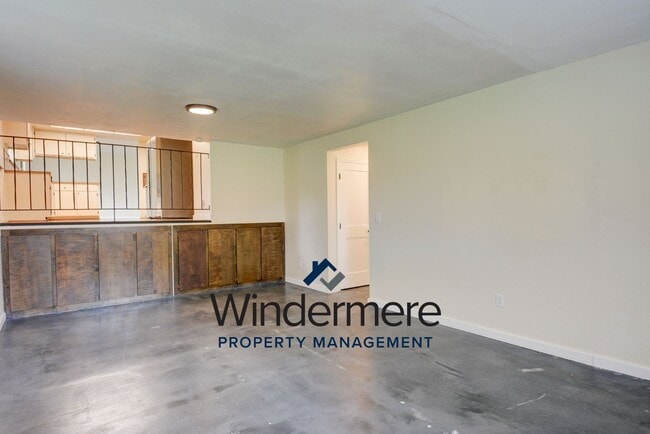 Building Photo - 3-bedroom, 2.5-bathroom With Private Beach Access