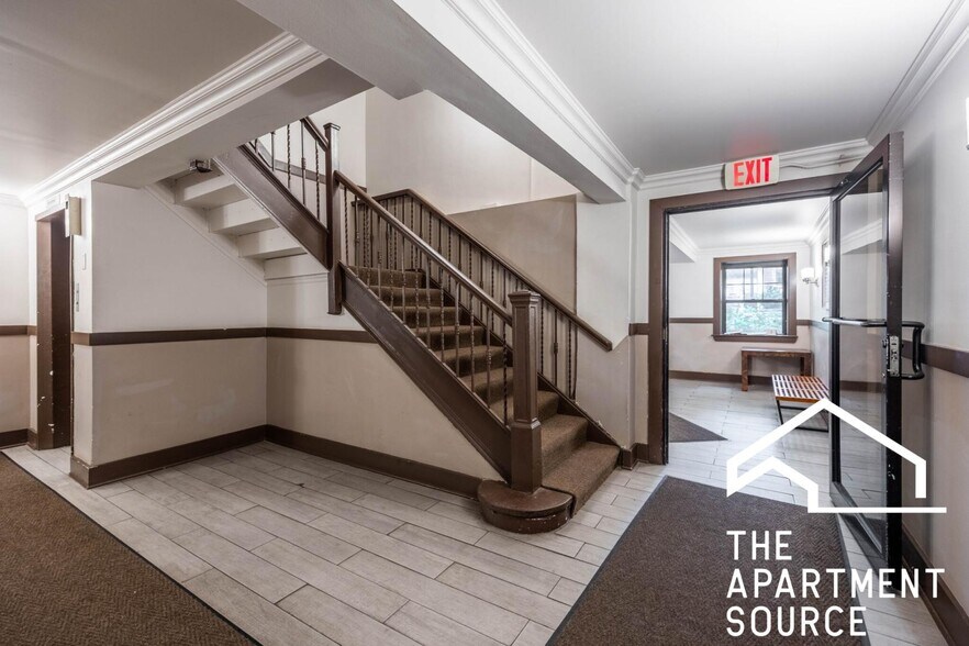 Building Photo - 1350 N Dearborn St