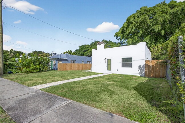 Building Photo - 3108 Greenwood Ave