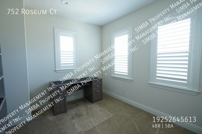 Building Photo - 752 Roseum Ct