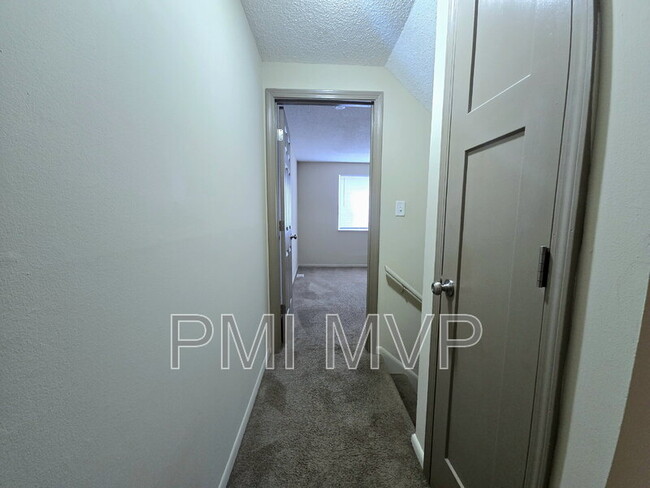 Building Photo - 7280 Broadwyn Dr