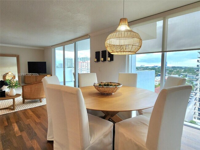 Building Photo - 2030 S Ocean Dr