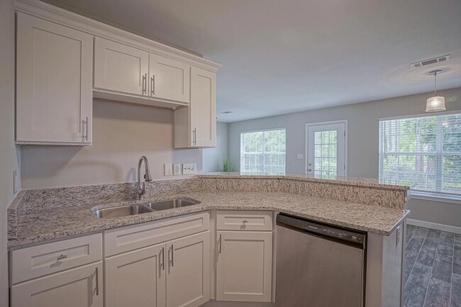 Building Photo - 224 Twin Lakes Ln