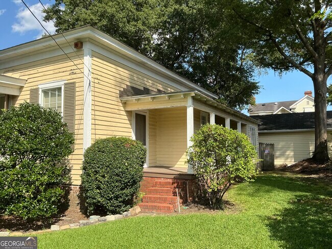 Building Photo - 992 Tatnall St
