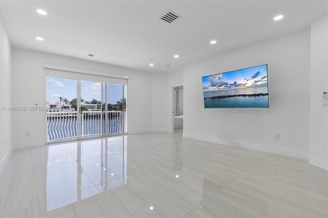 Building Photo - 21301 NE 38th Ave