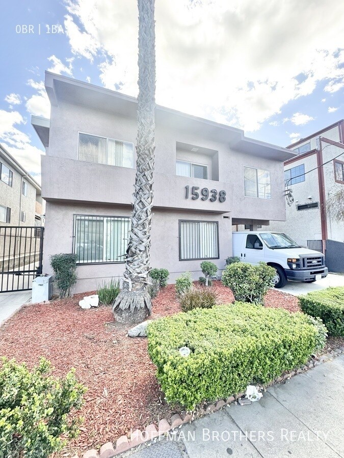 Building Photo - 15938 Vanowen St