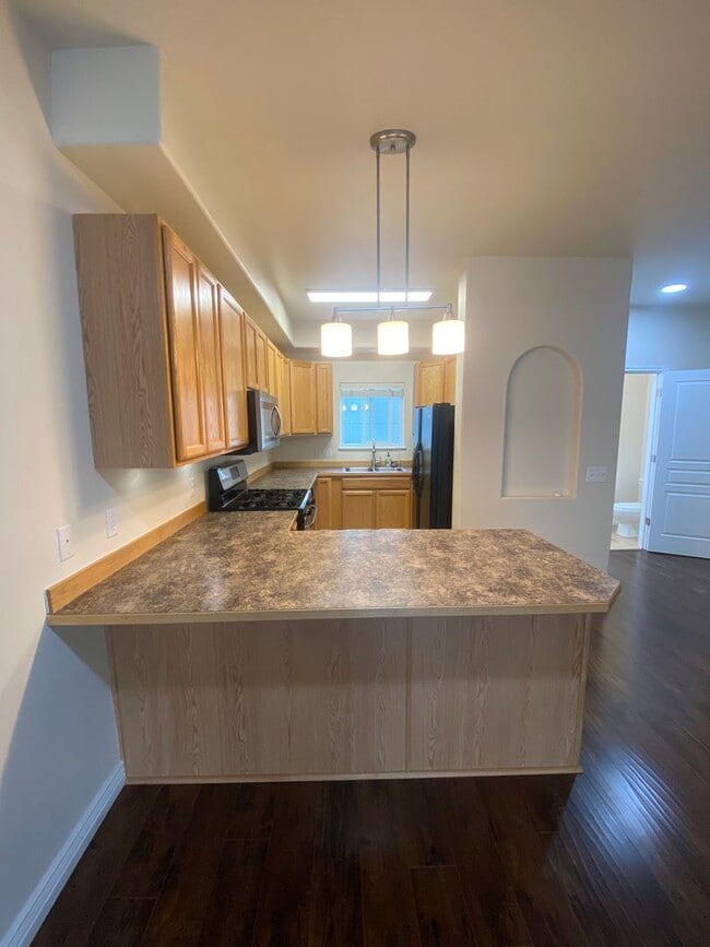 Building Photo - A beautifully maintained (2) bed, (1.5) ba...