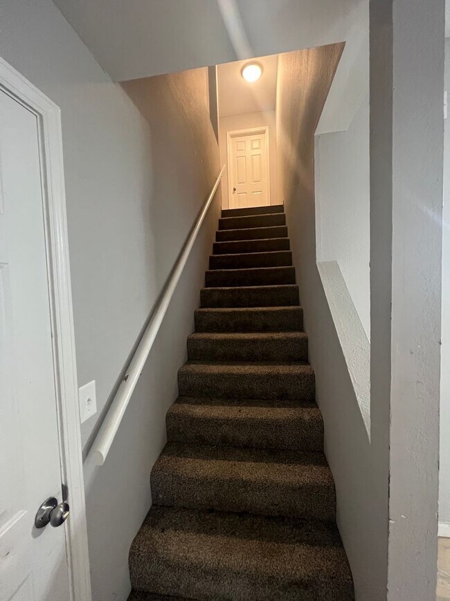 Building Photo - 645-647 W. Country Squire Ct