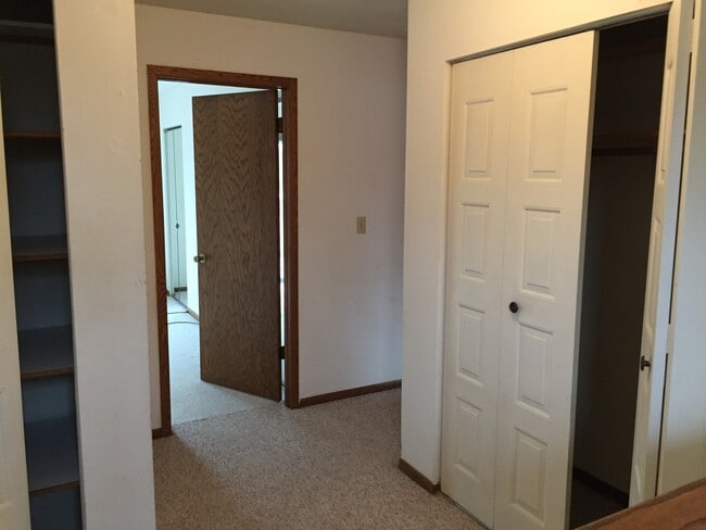 Building Photo - Springbrook Duplex