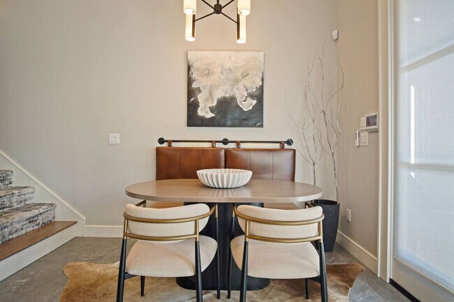 Building Photo - 225 W 1st St