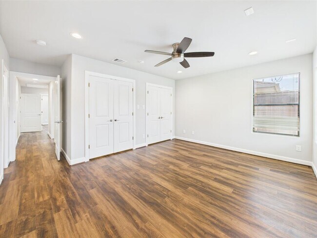 Building Photo - 5627 Cerritos Dr