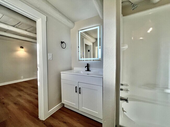 Building Photo - 422 Towner Ave NW