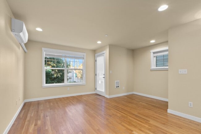 Building Photo - 3bd/2.25ba Seattle Townhouse