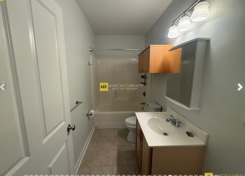 Building Photo - 327 Centre St