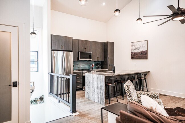 Building Photo - Modern Elegance w/ Garage Parking in Germa...