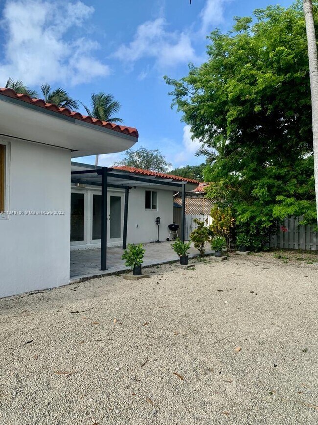 Building Photo - 1001 Surfside Blvd