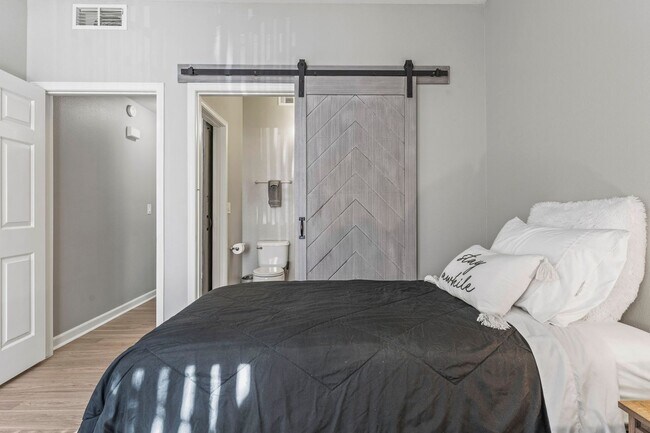 Building Photo - Fully Furnished Single Level Condo Resort LIving