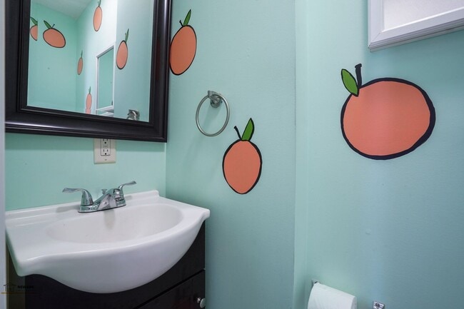 Building Photo - Quality 2 Bed 1.5 Bathrooms Home - Availab...