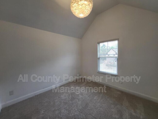 Building Photo - 3748 Sycamore Bend