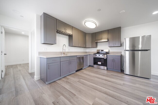 Building Photo - 4112 1/2 Normandie Ave