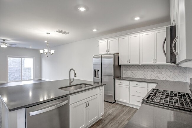 Building Photo - 3/2.5 Townhome Close to Southpoint w/ Garage!