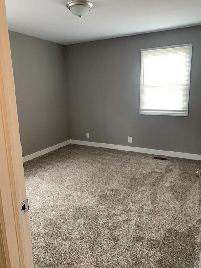 Building Photo - 855 Butternut Dr